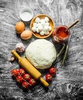 preparación Pizza. varios ingredientes para Cocinando Pizza. foto