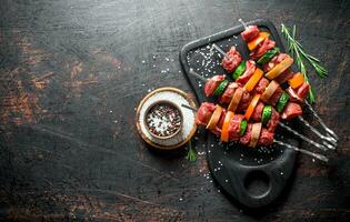 Raw beef kebab with vegetables and spices in bowl. photo