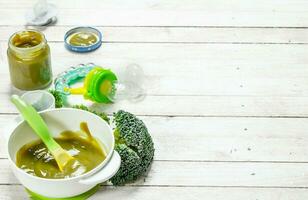 Baby food. Baby puree from broccoli. photo