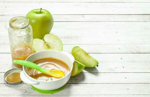 Baby food. Baby puree from fresh green apples. photo