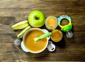 Baby food. Baby puree from green apples. photo