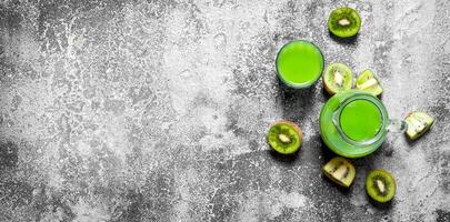 The juice of kiwi fruit with slice of fruit. photo