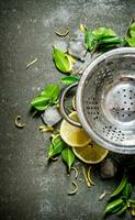 Empty the pot with leaves, sliced lemon , zest and ice around. photo