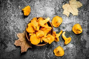 Fresh chanterelle mushrooms in a bowl. photo