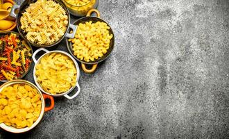 diferente tipos de pasta . foto