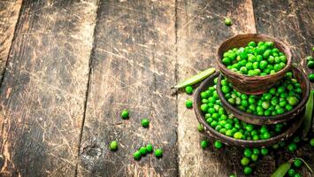 Fresh green peas in a bowl. photo