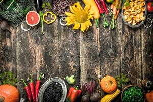 orgánico alimento. Fresco vegetales y frutas foto