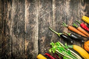 orgánico alimento. un variedad de vegetales y frutas foto