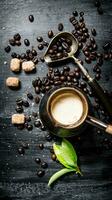 café maceta con café frijoles, caña azúcar y Fresco hojas. foto