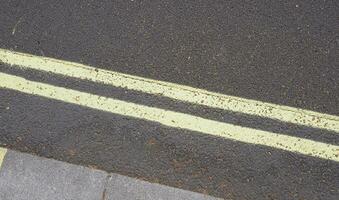 double yellow line sign photo