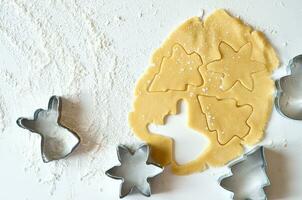 hacer galletas de jengibre para navidad foto