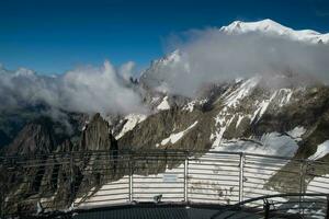 paisajes de mont blanc a punta infierno brunner con el cielo forma, en el aosta Valle en el verano de 2023 en julio foto