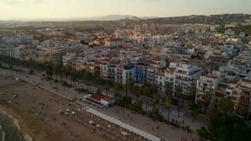 Aussicht von Sitges durch das Mittelmeer Meer video