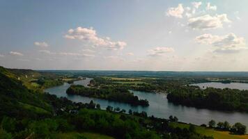 le Seine rivière et le Lac de mesnil et le Lac de deux amantes video