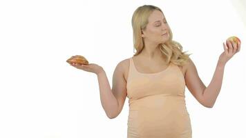 Pregnant woman shows apple and cake video