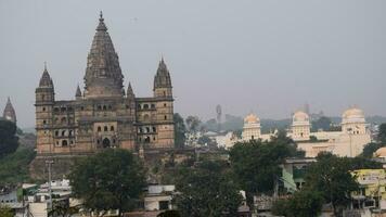 orchha, Inde, avril 21, 2023 - magnifique vue de orchha palais fort, raja mahal et chaturhuj temple de jahangir Mahal, orchha, madhya pradesh, jahangir mahal - orchha fort dans orchha, mp video