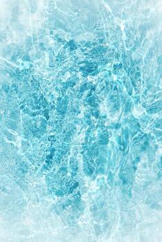 desenfoque borroso transparente color azul claro agua tranquila textura superficial con salpicaduras y burbujas. fondo de naturaleza abstracta de moda. ondas de agua a la luz del sol con espacio de copia. acuarela azul brillante foto