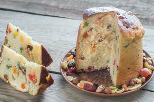 Panettone con seco frutas foto