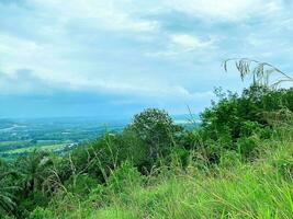 natural colinas vista. broga colina en Malasia . foto