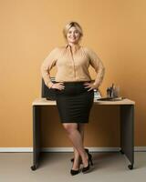 un mujer en un falda y blusa en pie en frente de un escritorio generativo ai foto