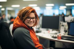 un mujer vistiendo un naranja capucha sentado en frente de un computadora generativo ai foto