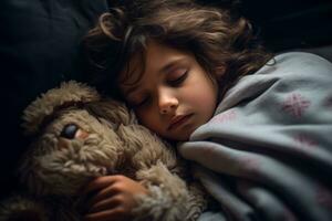 un pequeño niña dormido con un osito de peluche oso generativo ai foto