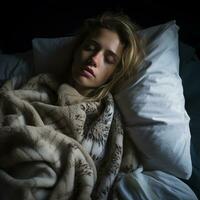 un mujer dormido en cama con un cobija generativo ai foto