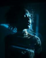 un mujer en el oscuro con un azul ligero detrás su generativo ai foto