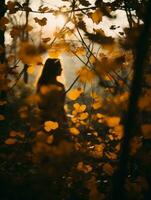 un mujer es silueta en un bosque con amarillo hojas generativo ai foto