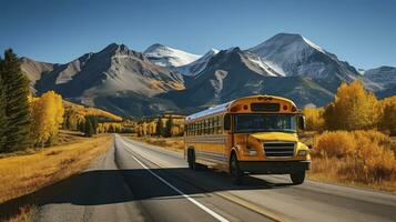 colegio autobús en autopista en rocoso montañas a otoño. montar sopris paisaje. generativo ai foto