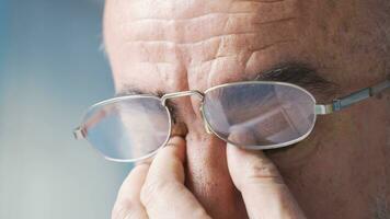 Close-up of old man with problem in his eyes. video