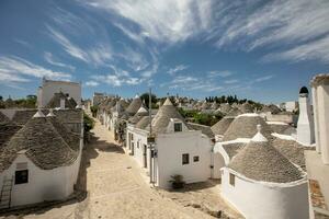 ver a tradicional trulli casas en alberobello, Italia foto