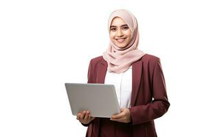 hijab mujer utilizando ordenador portátil computadora aislado en blanco antecedentes ai generado foto