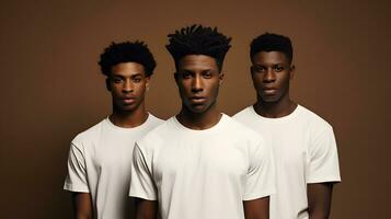 Tres africano americano hombres en blanco camisetas aislado en marrón antecedentes ai generado foto