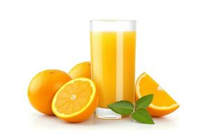 vaso de naranja jugo y Fresco frutas aislado en blanco antecedentes ai generado foto