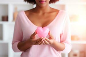 rosado octubre - mujer vistiendo un rosado parte superior y participación un rosado corazón en apoyo de pecho cáncer conciencia. internacional conciencia movimiento para el temprano detección de pecho cáncer. generado por ai foto