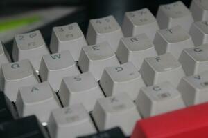 cerca arriba de un computadora teclado foto