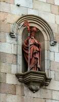 Santo estatua a treguier catedral, Bretaña, Francia foto