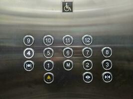 piso número almohadilla en pasajero ascensor. foto