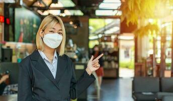 Beautiful woman with golden hair, the business owner is introducing the cafe shop to be known. photo