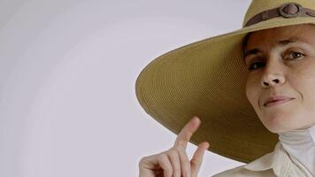 a woman wearing a large hat pointing her finger video