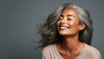 un hermosa mujer con largo fluido pelo y un radiante sonrisa poses para un retrato, exhibiendo su natural belleza y fácil moda. generativo ai foto