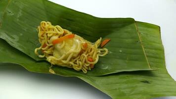 bakmi kuning, típico indonesio alimento, hecho desde trigo harina aislado antecedentes foto