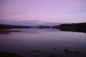 amanecer terminado lago dunvegano en Escocia foto