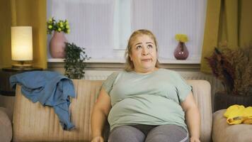 perezoso obesidad mujer sucio y perezoso a hogar video