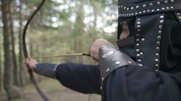 arco e tiro com arco dentro histórico guerras. video