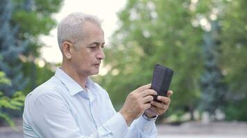 portrait de pauvres et malheureux homme. video