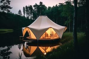 elegante glamping tienda anidado por un lago en un bosque, generativo ai foto