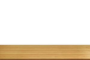 hermosa vacío de madera mesa aislado en blanco antecedentes. foto