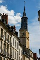 encantador nunca antiguo pueblo arquitectura en Francia foto